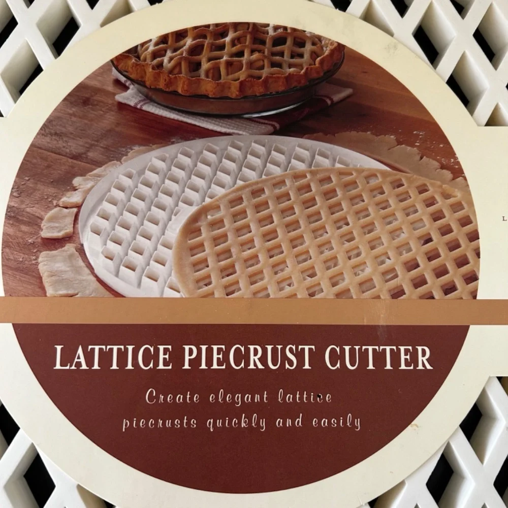 New Williams- Sonoma Lattice 12 inch Pie Crust Cutter. NWT